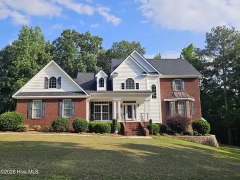 205 Deer Track Dr, Clinton, NC 28328