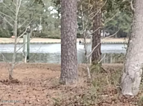 5902 Gondolier Dr, New Bern, NC 28560