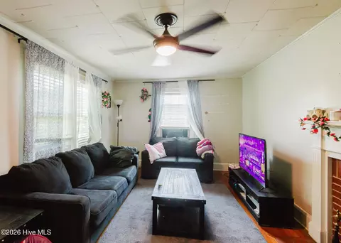 Living - 303 Myrtle Ave, Hamlet, NC 28345 photo 1 of 2