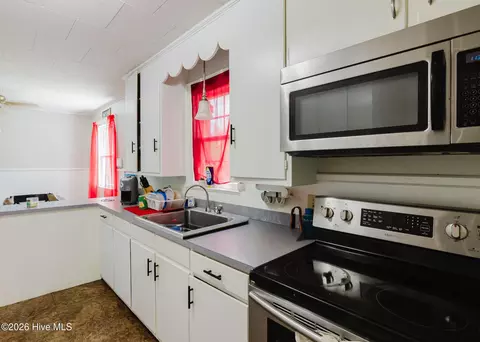 Kitchen - 303 Myrtle Ave, Hamlet, NC 28345 photo 4 of 5