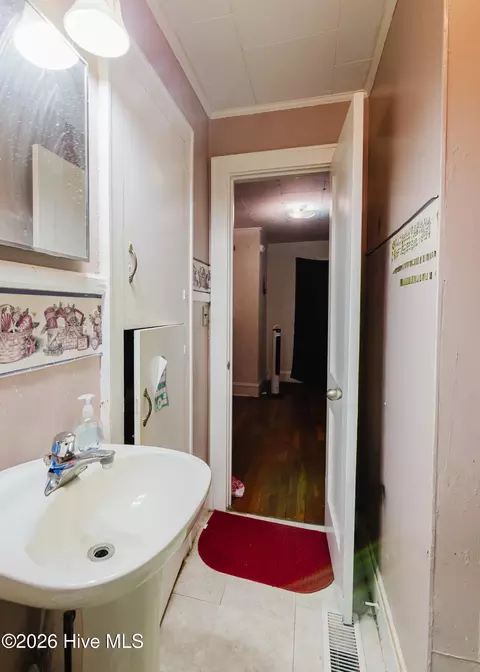 Bath - 303 Myrtle Ave, Hamlet, NC 28345 photo 2 of 2