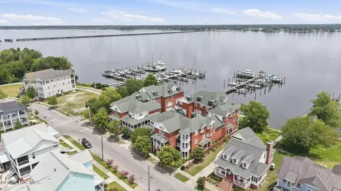 View/Area - 744 E Front St, New Bern, NC 28560 photo 4 of 12