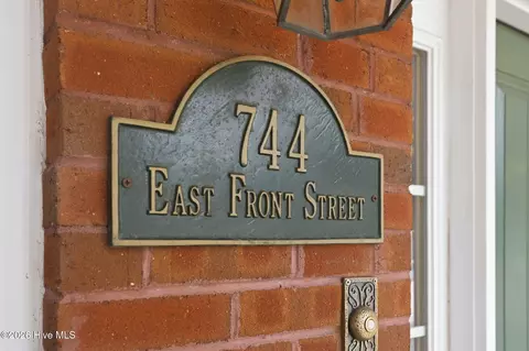 Exterior - 744 E Front St, New Bern, NC 28560 photo 2 of 11
