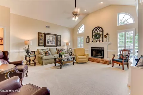 Living - 4624 Sheffield Dr, Evans, GA 30809 photo 2 of 5