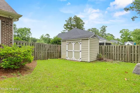 Exterior - 330 Crown Pointe Dr, Hampstead, NC 28443 photo 8 of 12