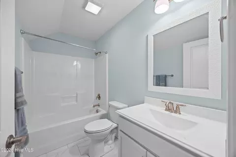 Bath - 330 Crown Pointe Dr, Hampstead, NC 28443 photo 6 of 6