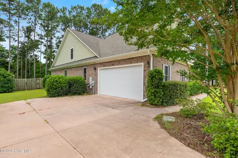 Exterior - 330 Crown Pointe Dr, Hampstead, NC 28443 photo 2 of 12