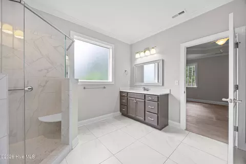 Bath - 330 Crown Pointe Dr, Hampstead, NC 28443 photo 5 of 6