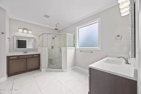 Bath - 330 Crown Pointe Dr, Hampstead, NC 28443 photo 2 of 6