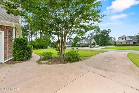 Exterior - 330 Crown Pointe Dr, Hampstead, NC 28443 photo 3 of 12