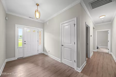 Entry Way - 330 Crown Pointe Dr, Hampstead, NC 28443 photo 4 of 7