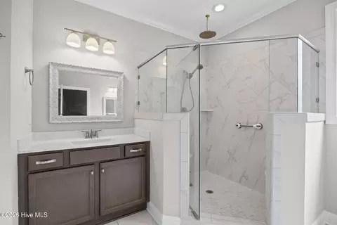 Bath - 330 Crown Pointe Dr, Hampstead, NC 28443 photo 3 of 6