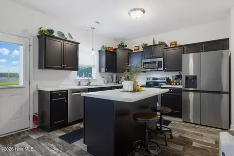 Kitchen - 405 Silverstone Pl, Hubert, NC 28539 photo 5 of 6