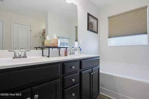 Entry Way - 405 Silverstone Pl, Hubert, NC 28539 photo 4 of 4
