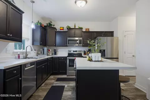 Kitchen - 405 Silverstone Pl, Hubert, NC 28539 photo 6 of 6