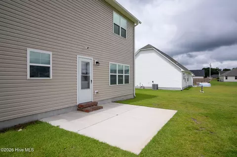 Exterior - 405 Silverstone Pl, Hubert, NC 28539 photo 4 of 5