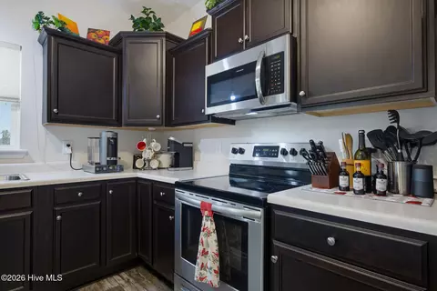 Kitchen - 405 Silverstone Pl, Hubert, NC 28539 photo 3 of 6