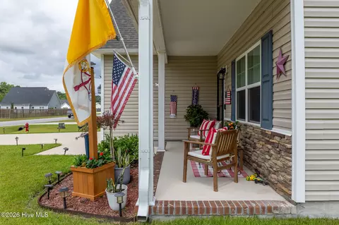Exterior - 405 Silverstone Pl, Hubert, NC 28539 photo 3 of 5
