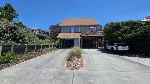 102 W Scotch Bonnet Dr, Emerald Isle, NC 28594