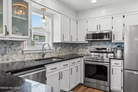412 36th St, Sunset Beach, NC 28468 photo 8