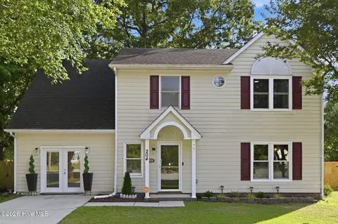 204 S Carlisle Ct, Jacksonville, NC 28546