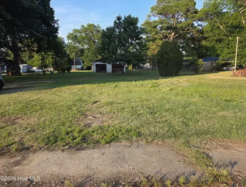 205 S Hill St, Lucama, NC 27851
