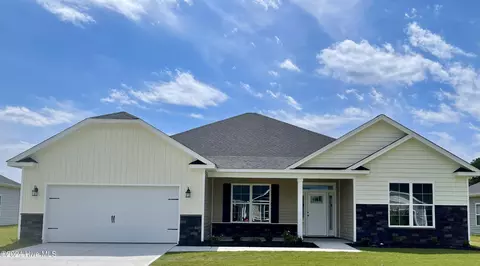 175 Seashore St, Grimesland, NC 27837