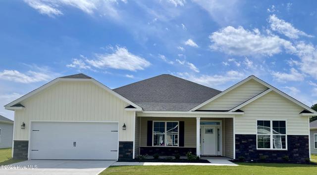 175 Seashore St, Grimesland, NC 27837