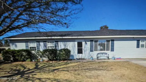 121 Bayberry Rd, Newport, NC 28570