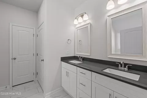 Bath - 3073 Brems Dr, Augusta, GA 30909 photo 2 of 4