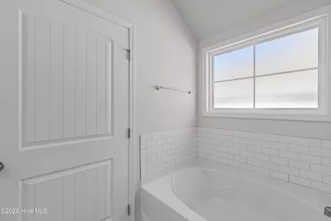 Bath - 3073 Brems Dr, Augusta, GA 30909 photo 3 of 4