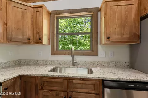 Kitchen - 80 Oak Knob Dr, Murphy, NC 28906 photo 3 of 4