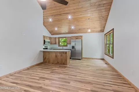 Living - 80 Oak Knob Dr, Murphy, NC 28906 photo 2 of 3