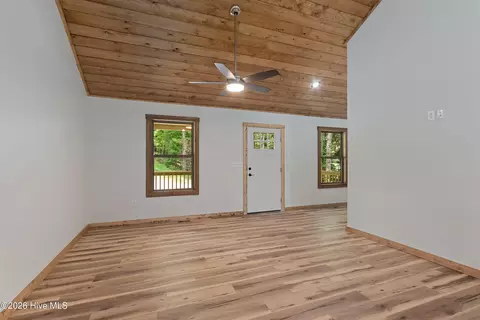 Living - 80 Oak Knob Dr, Murphy, NC 28906 photo 3 of 3