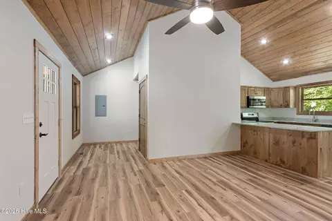 Entry Way - 80 Oak Knob Dr, Murphy, NC 28906 photo 2 of 4