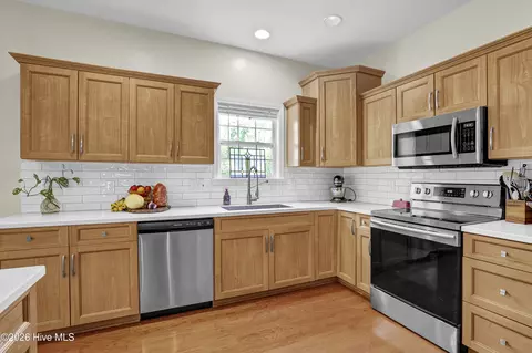 Kitchen - 126 Leeward Ln, Hampstead, NC 28443 photo 2 of 4