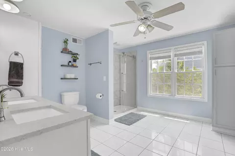 Bath - 126 Leeward Ln, Hampstead, NC 28443 photo 3 of 4