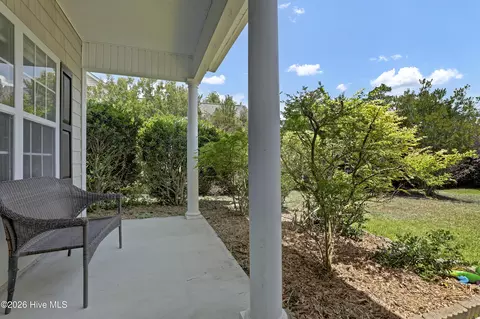 Exterior - 126 Leeward Ln, Hampstead, NC 28443 photo 4 of 8