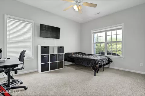 Bedroom - 126 Leeward Ln, Hampstead, NC 28443 photo 5 of 6