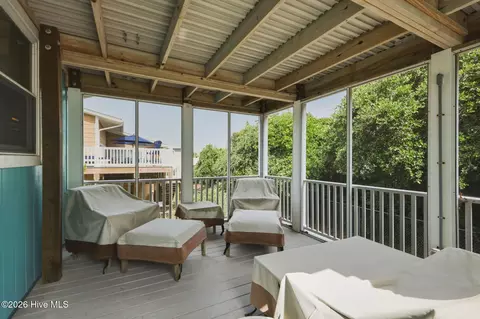 Exterior - 1607 Emerald Dr, Emerald Isle, NC 28594 photo 4 of 7