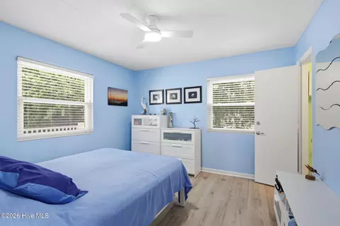 Bedroom - 1607 Emerald Dr, Emerald Isle, NC 28594 photo 7 of 11