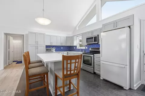 Kitchen - 1607 Emerald Dr, Emerald Isle, NC 28594 photo 5 of 6