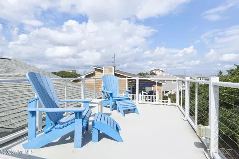 Exterior - 1607 Emerald Dr, Emerald Isle, NC 28594 photo 6 of 7