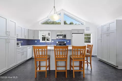 Kitchen - 1607 Emerald Dr, Emerald Isle, NC 28594 photo 4 of 6