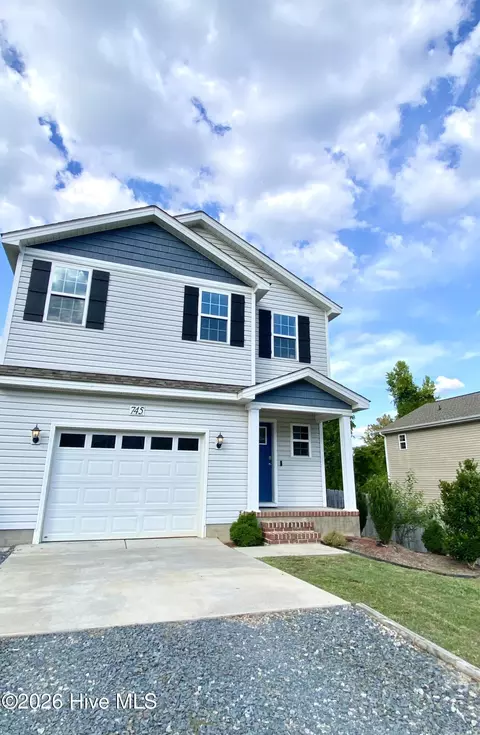 745 W Illinois Ave, Southern Pines, NC 28387
