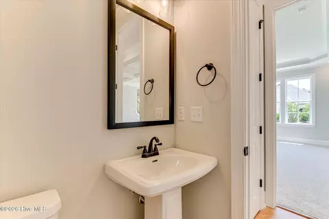 Bath - 610 Darien Dr, Evans, GA 30809 photo 2 of 10
