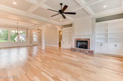 Living - 610 Darien Dr, Evans, GA 30809 photo 3 of 4