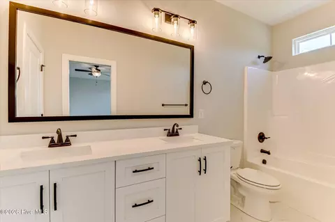 Bath - 610 Darien Dr, Evans, GA 30809 photo 8 of 10