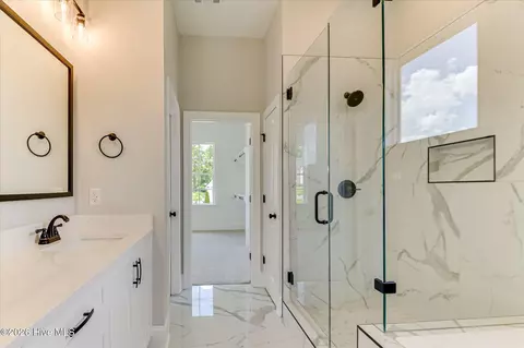 Bath - 610 Darien Dr, Evans, GA 30809 photo 4 of 10