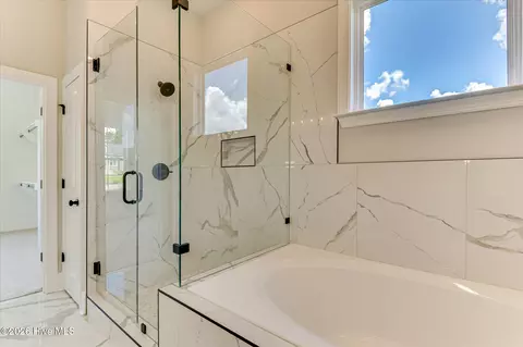 Bath - 610 Darien Dr, Evans, GA 30809 photo 5 of 10